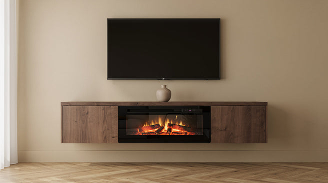 Zwevend tv-meubel in walnoot met sfeerhaard en een tv aan de muur zonder zichtbare kabels
