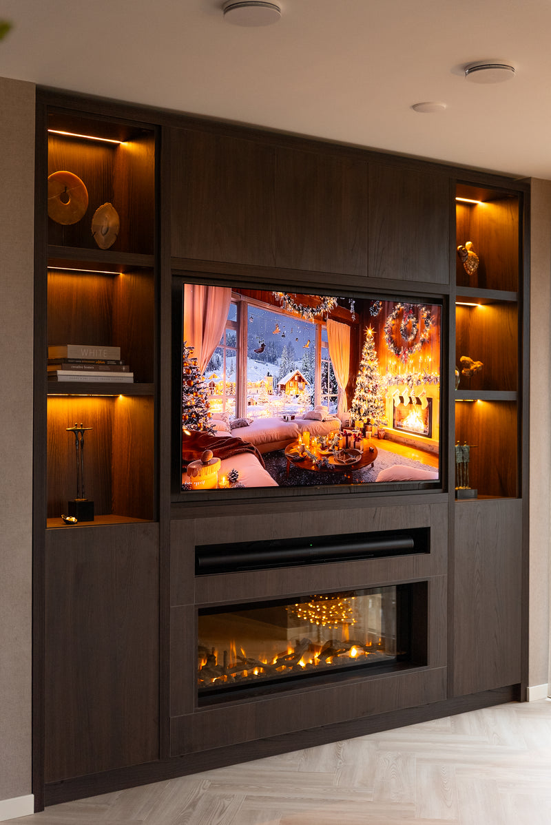 Verfijnde luxe maatwerk cinewall ontworpen als architectonisch onderdeel van het interieur